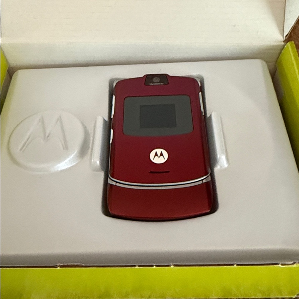 Motorola Silver Flip Phone Motorazr V3a - Picture 2 of 7